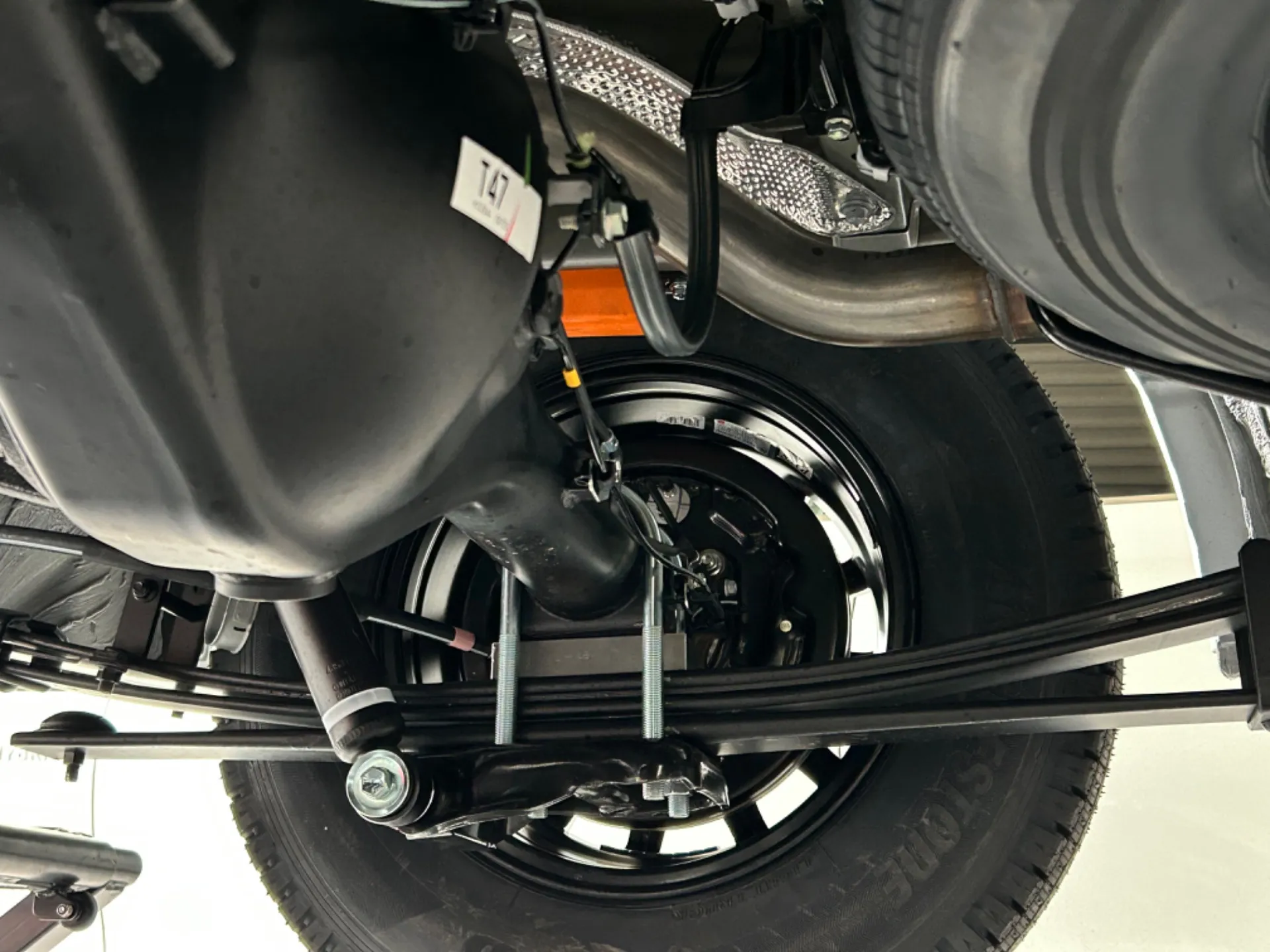 ハイエ－スDX　GLパッケ－ジ　1　インチダウン作業