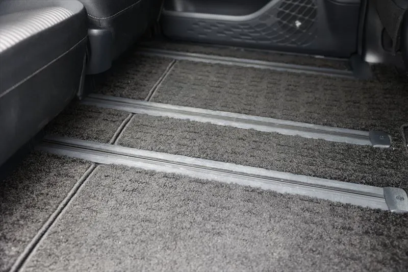 シートレールの滑りが悪い原因とは？